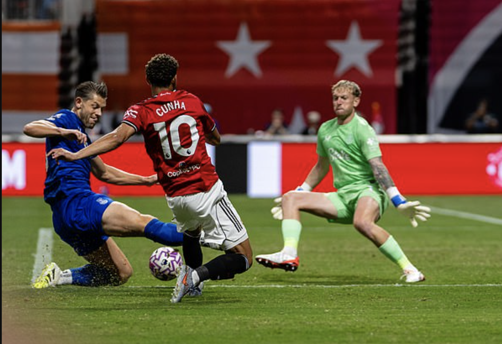 Man United h&ograve;a Everton, HLV Ruben Amorim c&oacute; danh hiệu đầu tay c&ugrave;ng "Quỷ đỏ"- Ảnh 1.