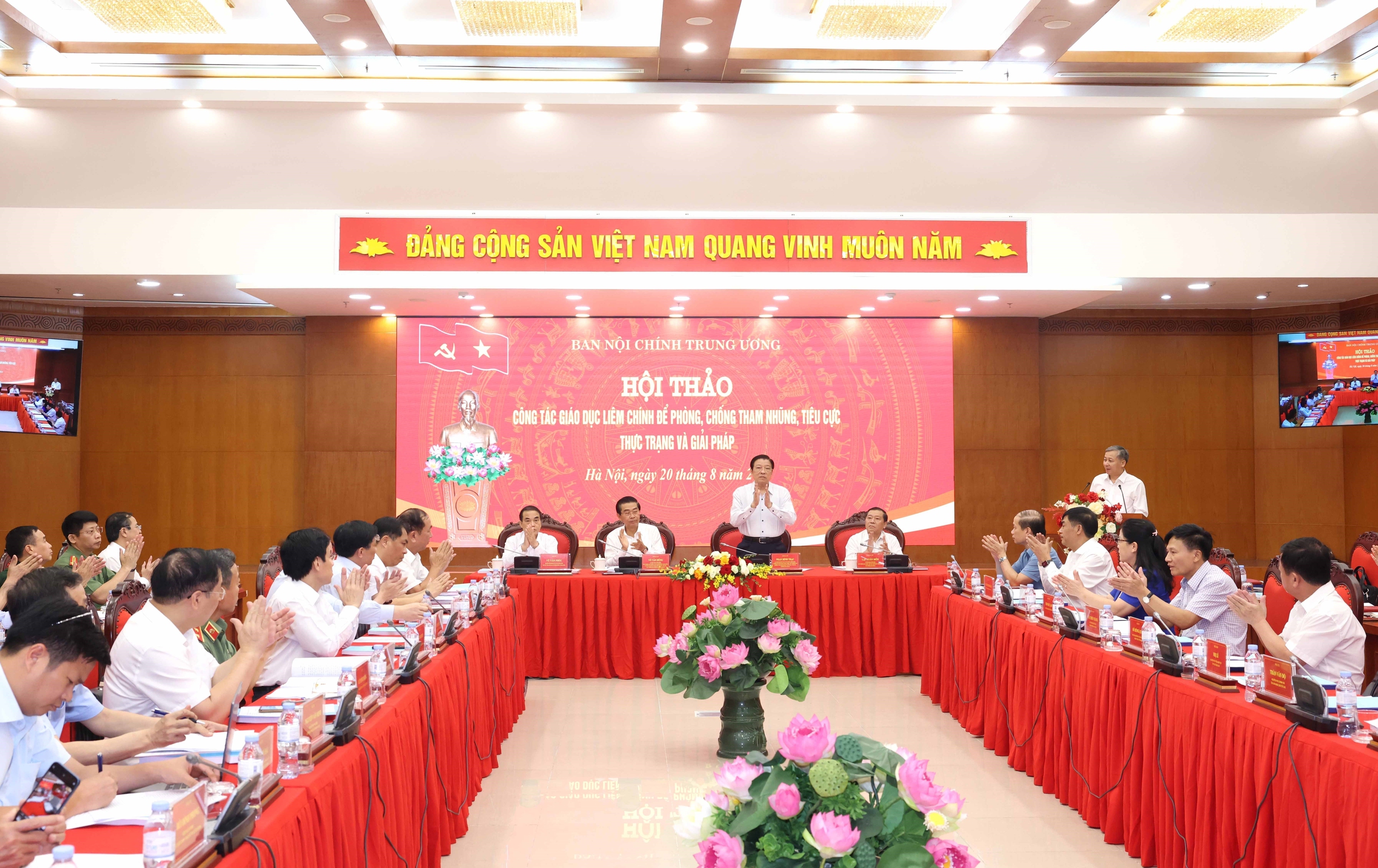 Ph&ograve;ng chống tham nhũng để th&uacute;c đẩy ph&aacute;t triển kinh tế - Ảnh 1.