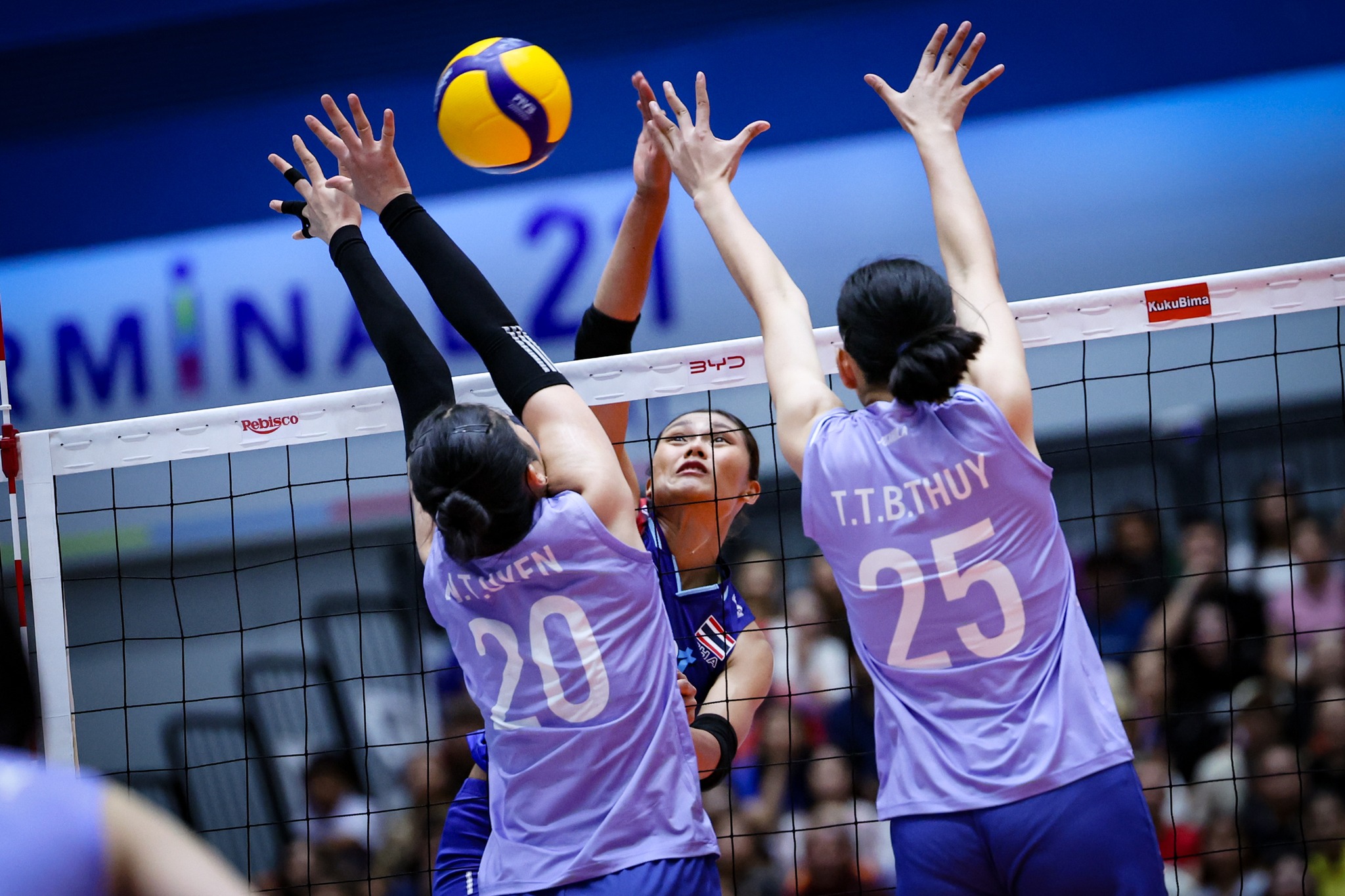 SEA V.League: Tuyển nữ Việt Nam lỗi hẹn ng&ocirc;i v&ocirc; địch ở Nakhon Ratchasima - Ảnh 3.