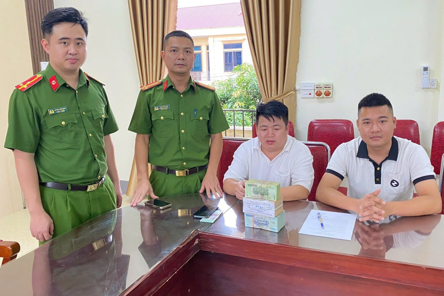Người đàn ông bất ngờ khi tài khoản nhận hơn 650 triệu đồng- Ảnh 1.