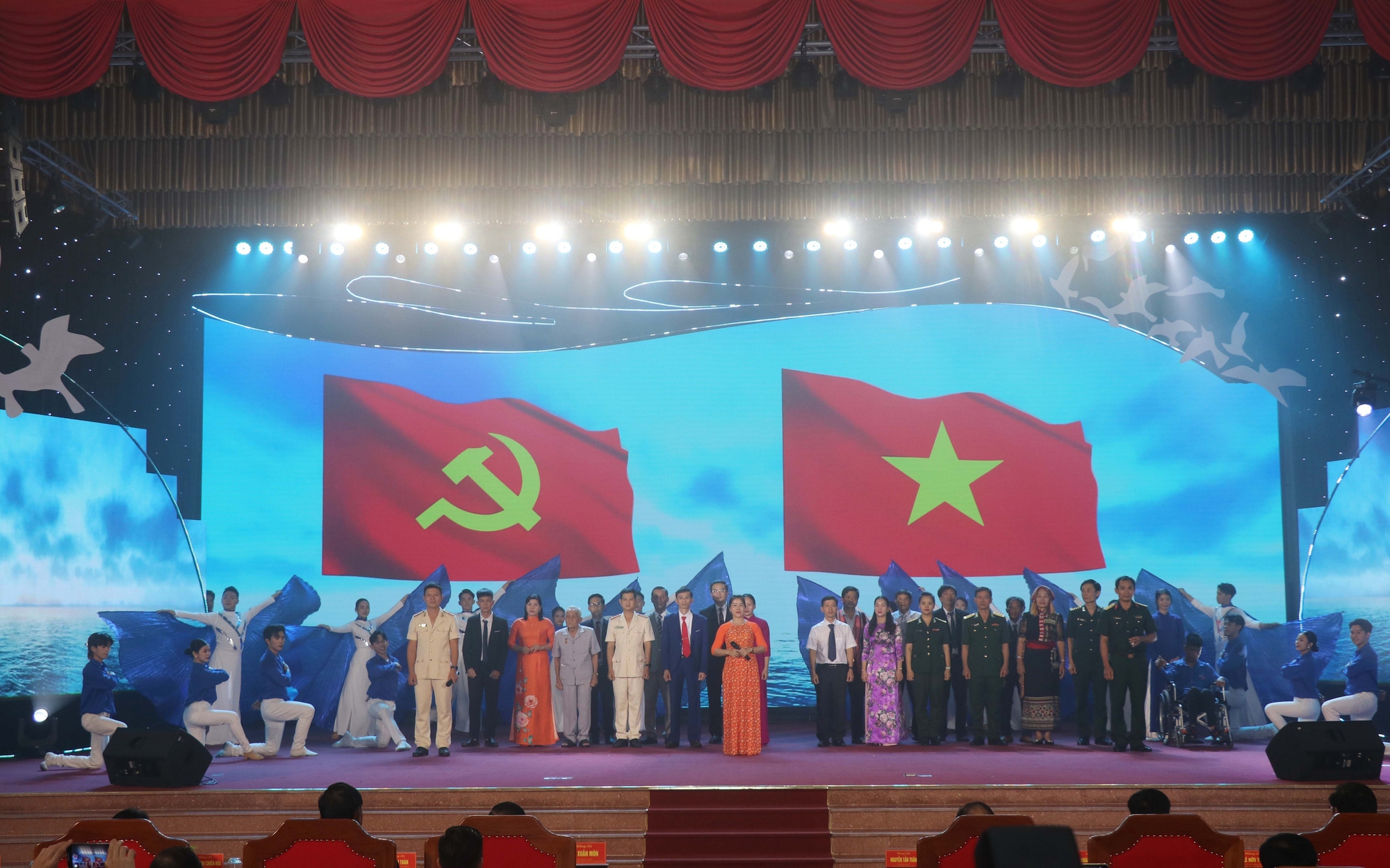 Xây dựng, chỉnh đốn Đảng: Việc làm thường xuyên, liên tục