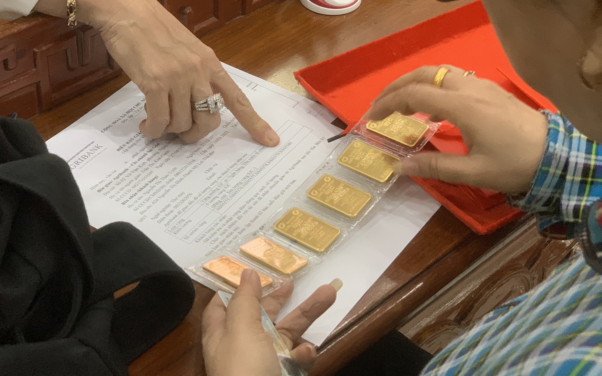 Gi&aacute; v&agrave;ng h&ocirc;m nay 4 - 8: Xu hướng thị trường v&agrave; giảm mạnh bất ngờ - Ảnh 1.