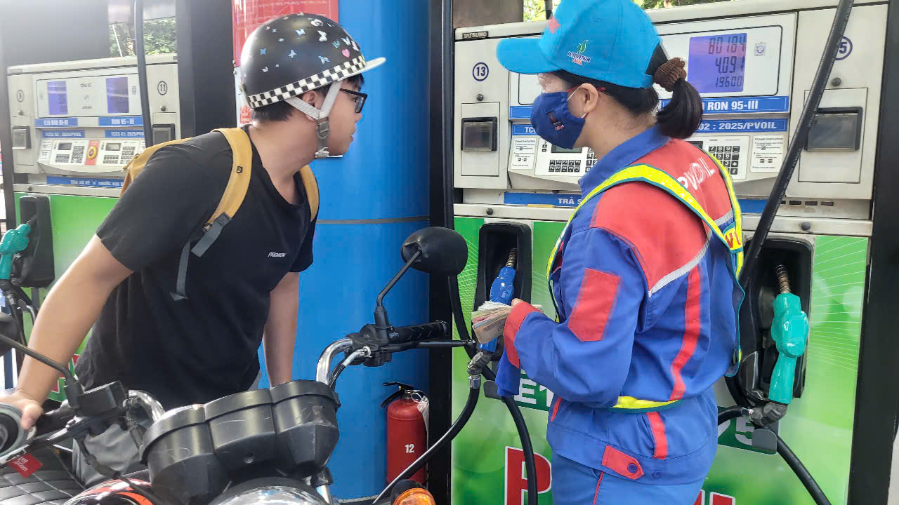 B&aacute;n xăng E10, c&oacute; x&oacute;a sổ xăng kho&aacute;ng RON 95-V hay kh&ocirc;ng?- Ảnh 1.