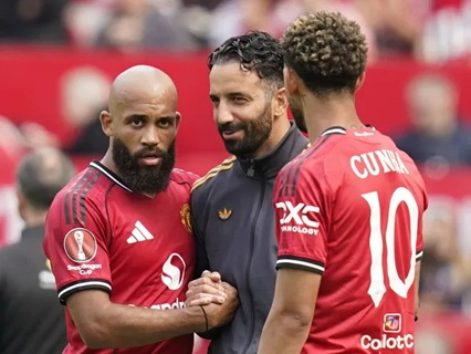 Soi tỉ số trận Manchester Utd &ndash; Burnley: Mưa b&agrave;n thắng ở Old Trafford - Ảnh 1.