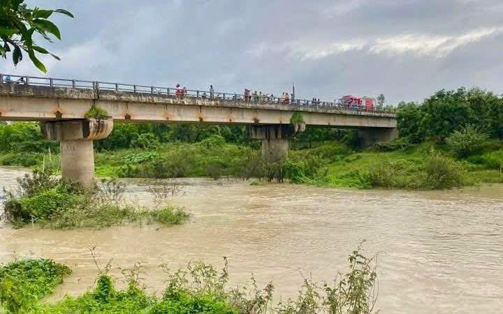 Phát hiện thi thể người đàn ông dưới sông Dinh sau gần 1 ngày tìm kiếm
