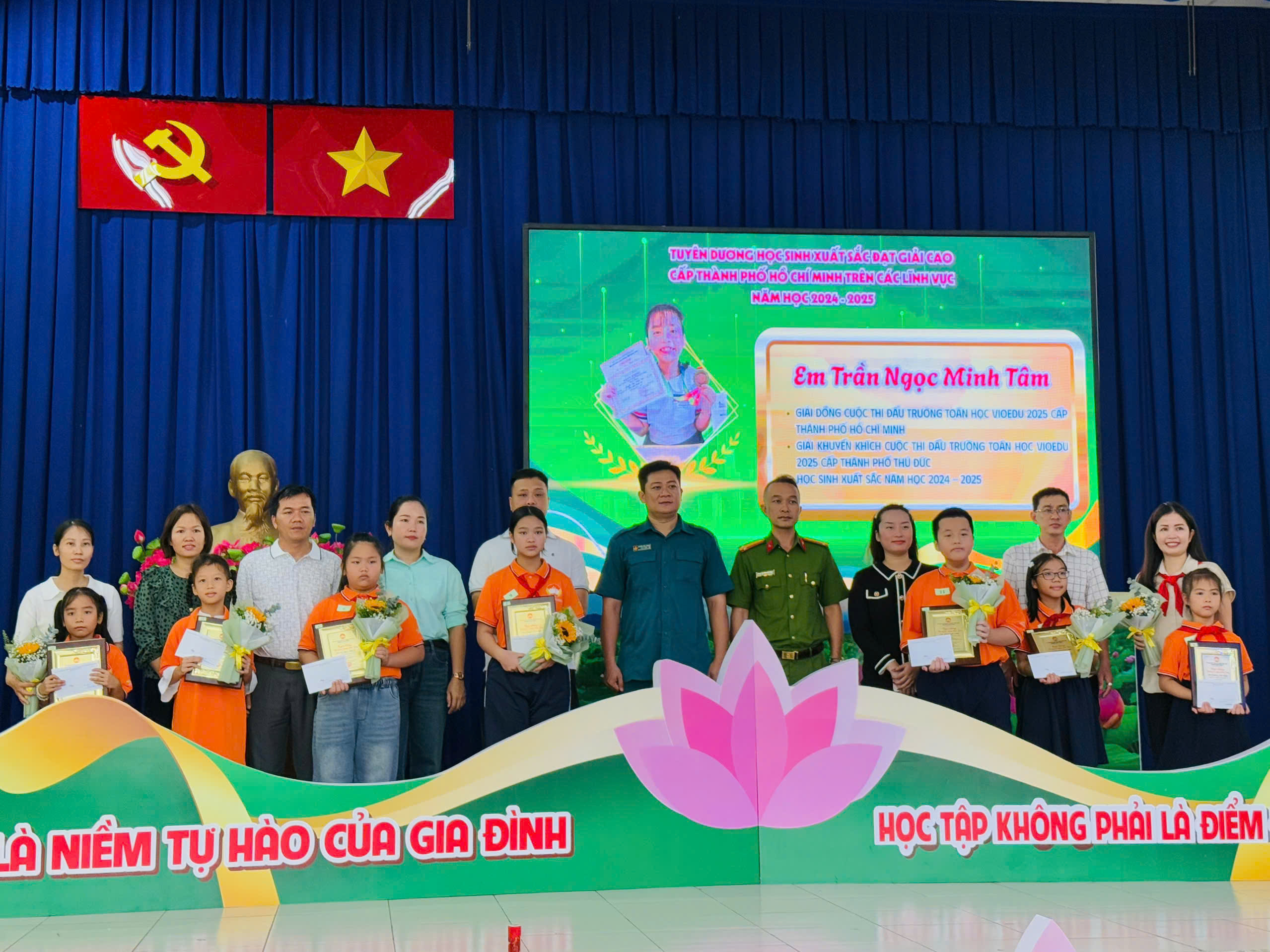 Phường B&igrave;nh Trưng trao học bổng Nguyễn Hữu Thọ năm học 2025 - 2026- Ảnh 2.