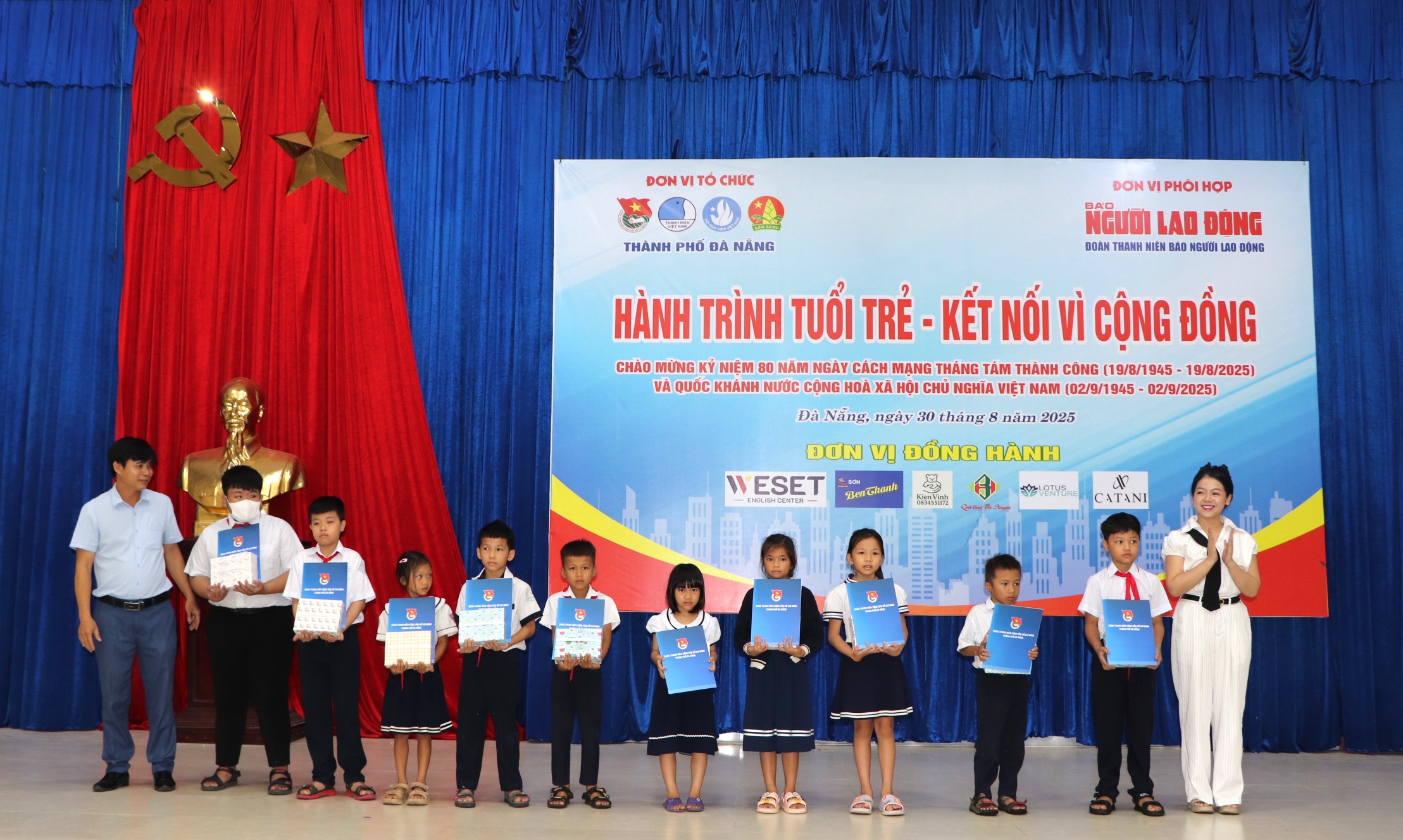 Đoàn Báo Người Lao Động và Thành đoàn Đà Nẵng tổ chức nhiều hoạt động ý nghĩa- Ảnh 6.