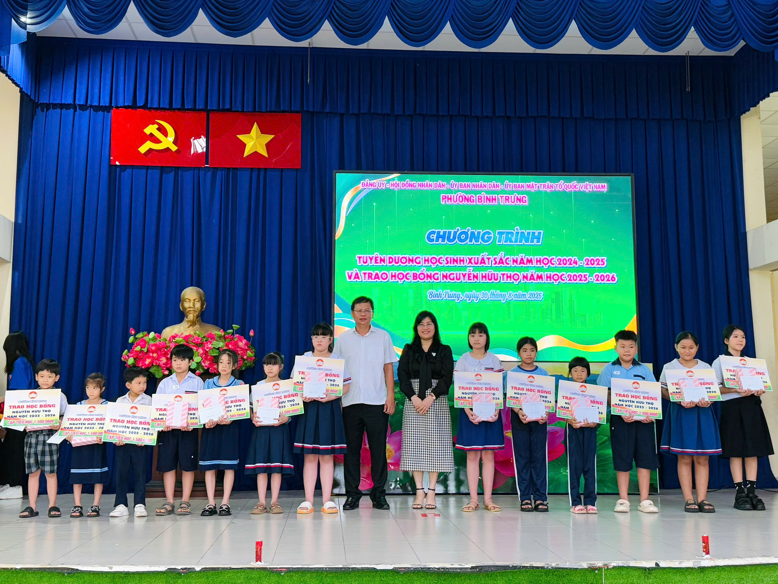 Phường B&igrave;nh Trưng trao học bổng Nguyễn Hữu Thọ năm học 2025 - 2026- Ảnh 3.
