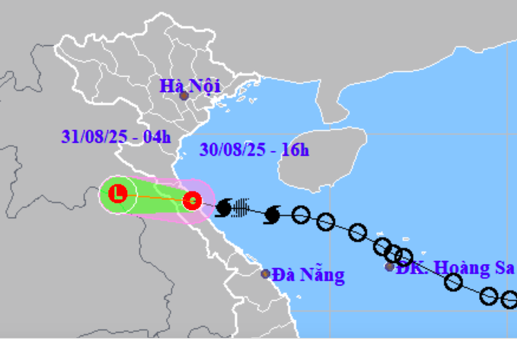 Bão số 6 suy yếu thành áp thấp nhiệt đới, đổ bộ Bắc Quảng Trị- Nam Hà Tĩnh, cảnh báo mưa lớn- Ảnh 1.