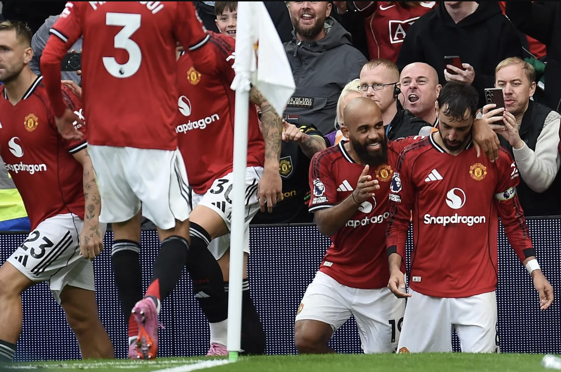 Bruno Fernandes "giải cứu" Man United trên chấm phạt đền- Ảnh 7.