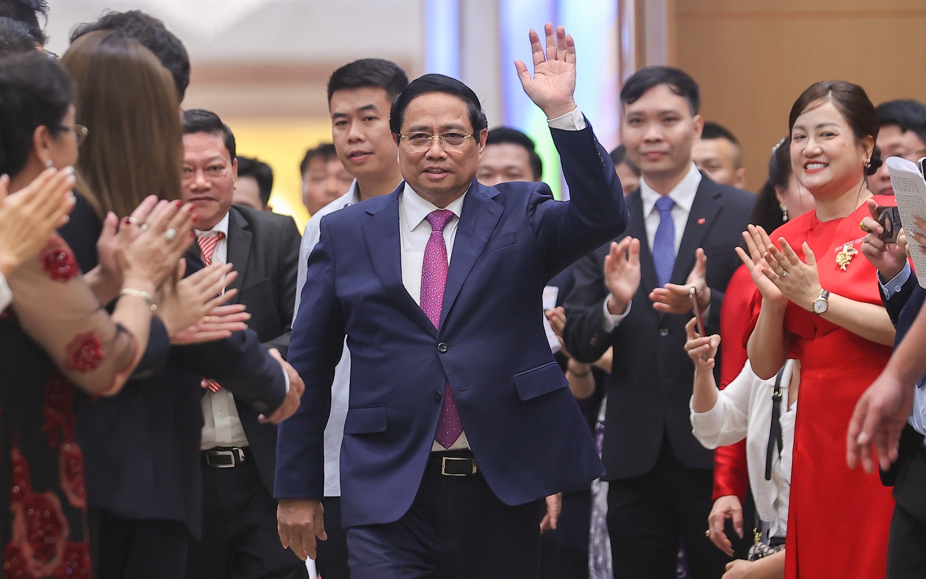 Thủ tướng: Bảo đảm doanh nghiệp thuộc mọi thành phần kinh tế được đối xử bình đẳng