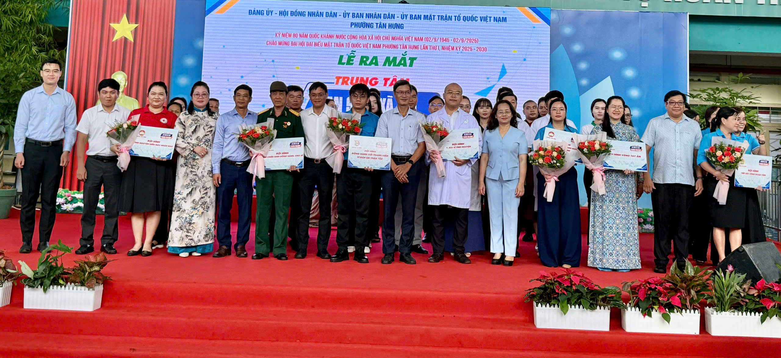Phường T&acirc;n Hưng ra mắt Trung t&acirc;m an sinh x&atilde; hội để trợ gi&uacute;p người d&acirc;n - Ảnh 1.
