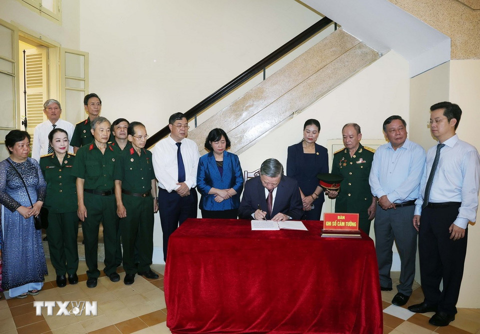 Tổng B&iacute; thư T&ocirc; L&acirc;m d&acirc;ng hương tại nơi Chủ tịch Hồ Ch&iacute; Minh viết Tuy&ecirc;n ng&ocirc;n Độc lập- Ảnh 13.