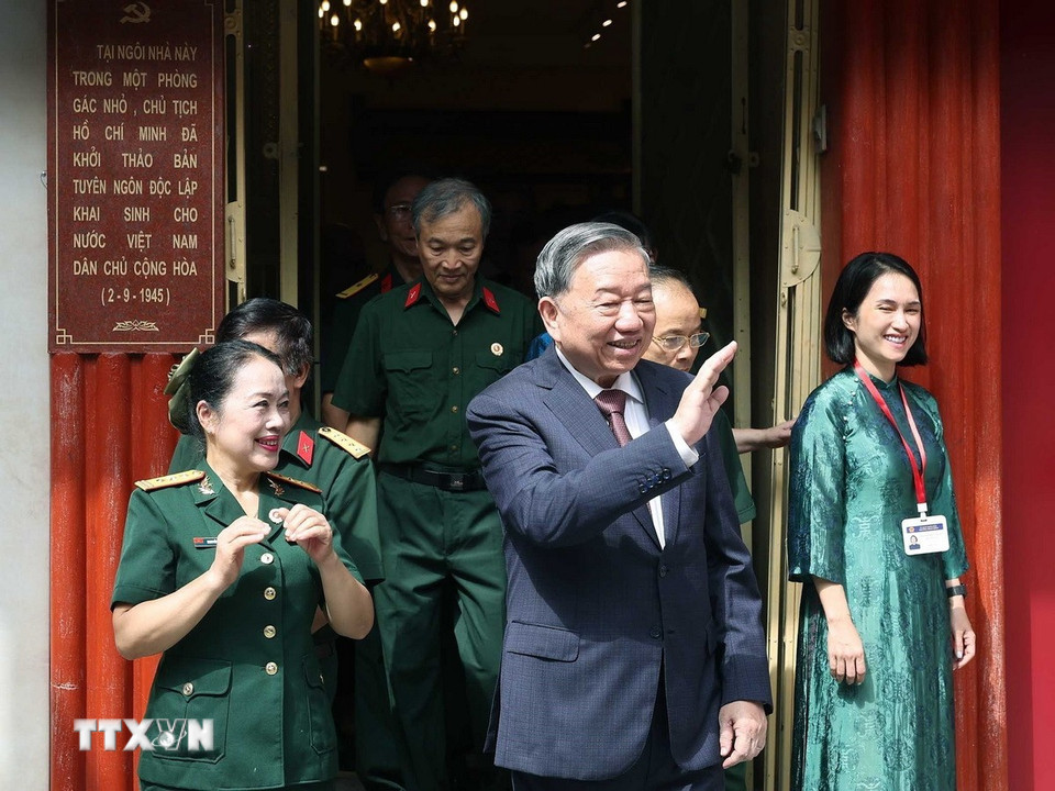 Tổng B&iacute; thư T&ocirc; L&acirc;m d&acirc;ng hương tại nơi Chủ tịch Hồ Ch&iacute; Minh viết Tuy&ecirc;n ng&ocirc;n Độc lập- Ảnh 16.