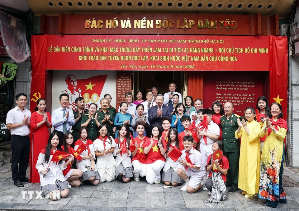Tổng B&iacute; thư T&ocirc; L&acirc;m d&acirc;ng hương tại nơi Chủ tịch Hồ Ch&iacute; Minh viết Tuy&ecirc;n ng&ocirc;n Độc lập- Ảnh 18.