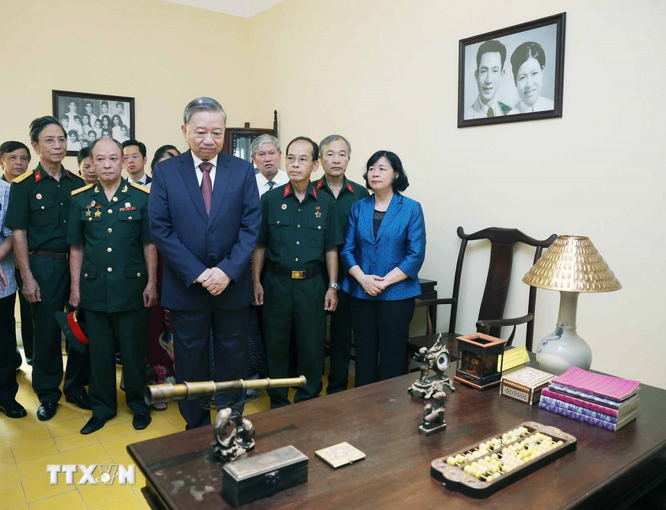 Tổng B&iacute; thư T&ocirc; L&acirc;m d&acirc;ng hương tại nơi Chủ tịch Hồ Ch&iacute; Minh viết Tuy&ecirc;n ng&ocirc;n Độc lập- Ảnh 8.