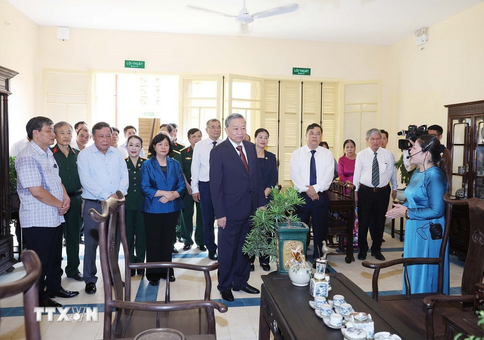 Tổng B&iacute; thư T&ocirc; L&acirc;m d&acirc;ng hương tại nơi Chủ tịch Hồ Ch&iacute; Minh viết Tuy&ecirc;n ng&ocirc;n Độc lập- Ảnh 7.