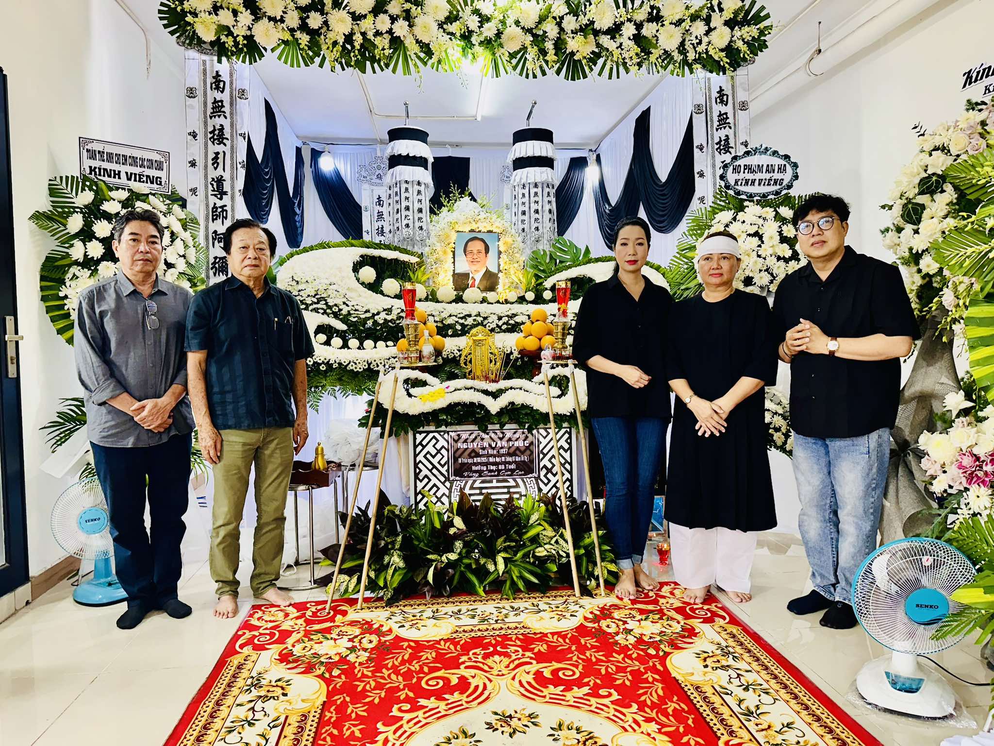 Trịnh Kim Chi, Minh Nhí, Quyền Linh nghẹn ngào tiễn biệt Nhà giáo ưu tú, đạo diễn Nguyễn Văn Phúc- Ảnh 4.