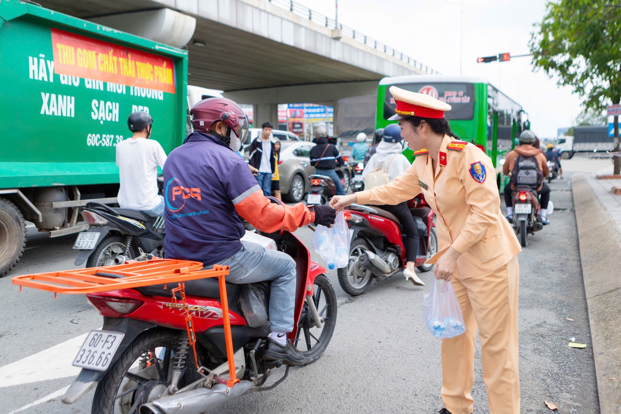 Những lộ tr&igrave;nh di chuyển tr&aacute;nh &ugrave;n tắc tr&ecirc;n Quốc lộ 51, Đồng Nai về TP HCM người d&acirc;n cần lưu &yacute;- Ảnh 1.