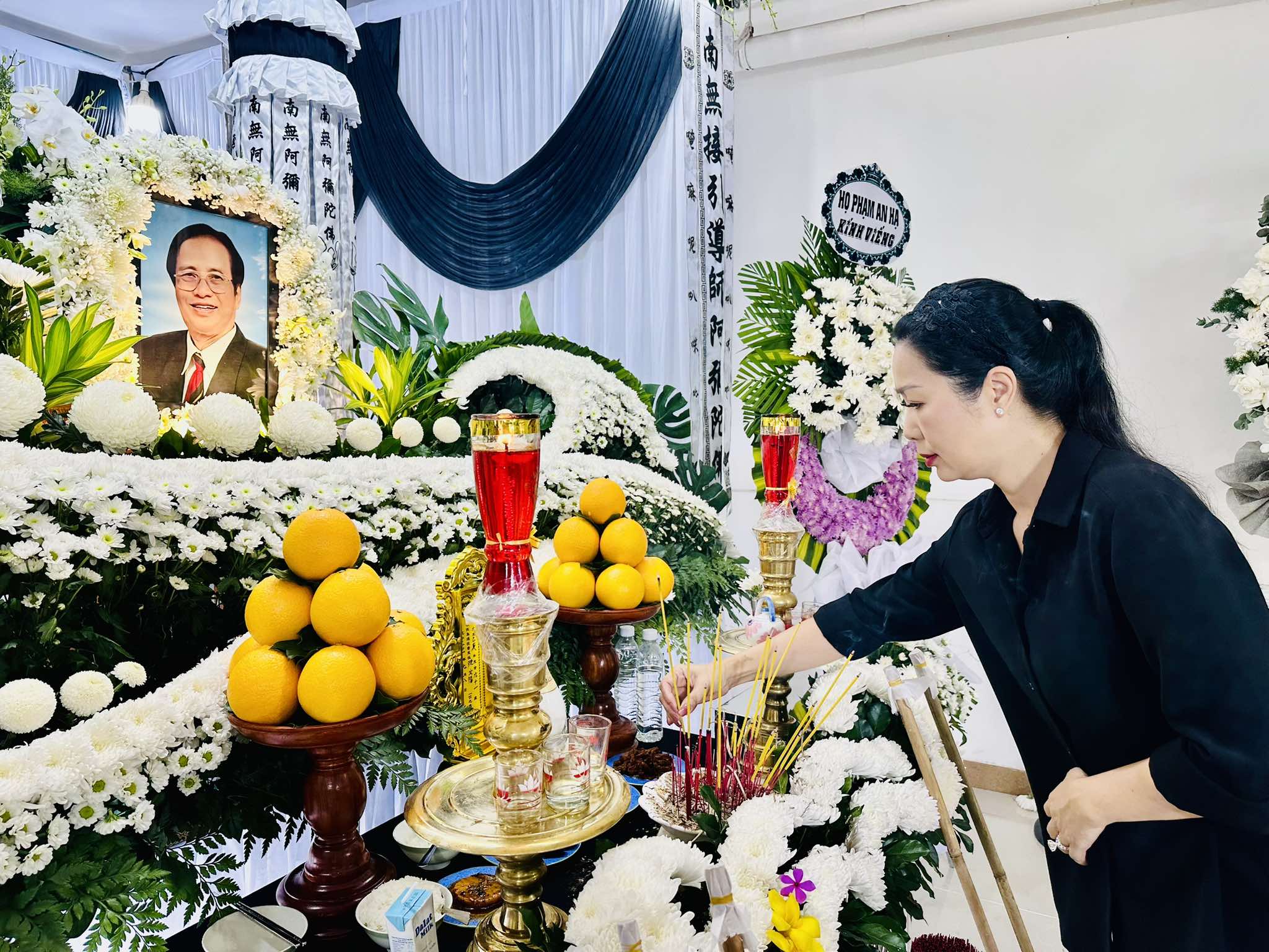 Trịnh Kim Chi, Minh Nhí, Quyền Linh nghẹn ngào tiễn biệt Nhà giáo ưu tú, đạo diễn Nguyễn Văn Phúc- Ảnh 3.