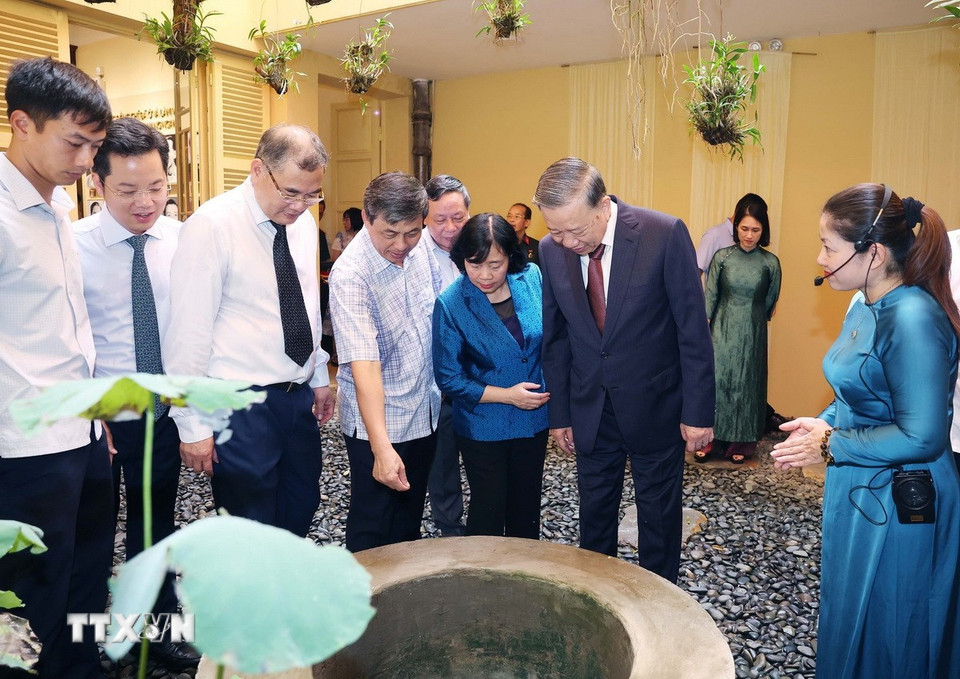 Tổng B&iacute; thư T&ocirc; L&acirc;m d&acirc;ng hương tại nơi Chủ tịch Hồ Ch&iacute; Minh viết Tuy&ecirc;n ng&ocirc;n Độc lập- Ảnh 11.