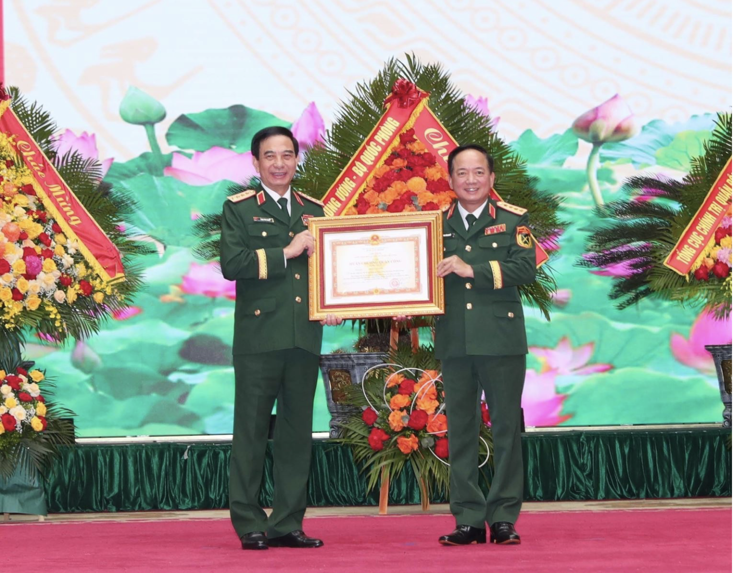 Đại tướng Phan Văn Giang được trao Huân chương Quân công Hạng nhất- Ảnh 1.