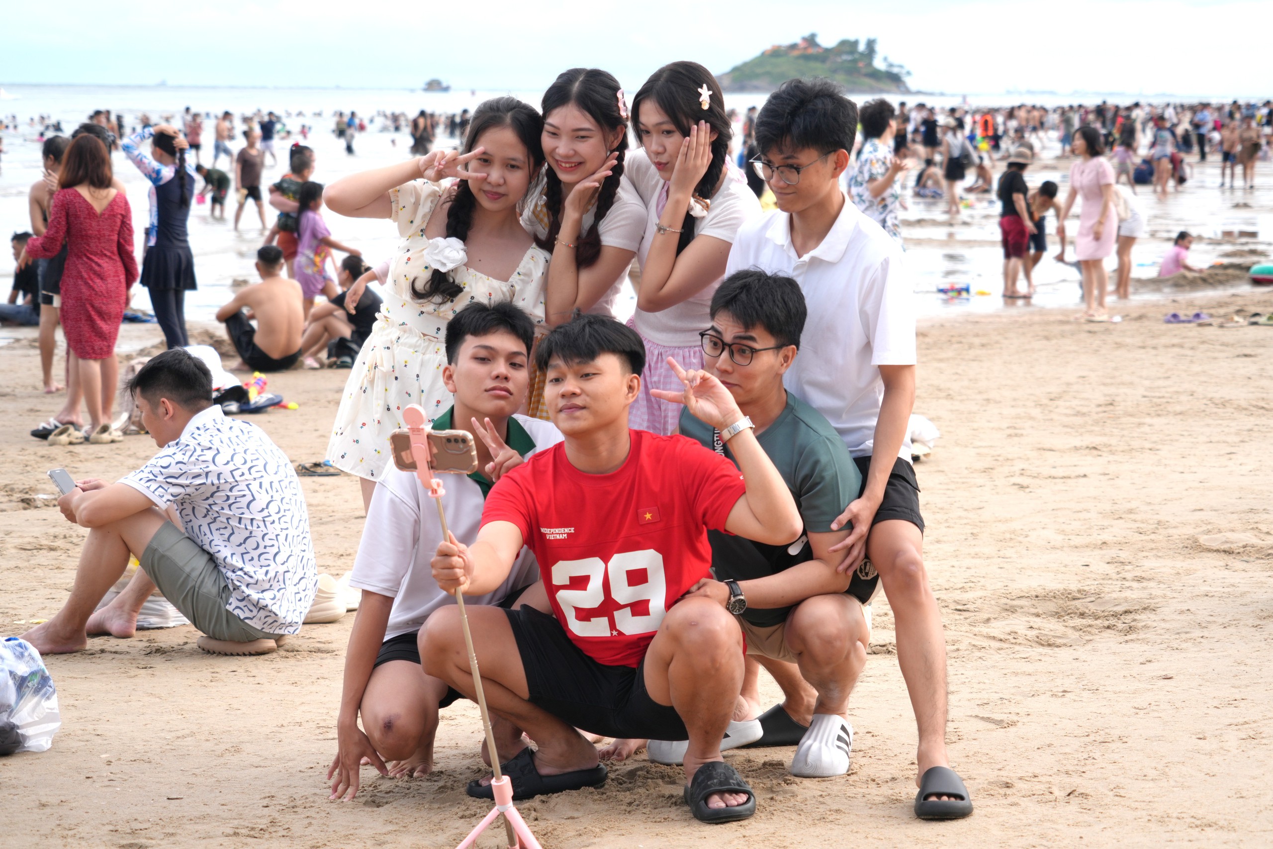 Biển Vũng T&agrave;u k&iacute;n đặc du kh&aacute;ch - Ảnh 3.