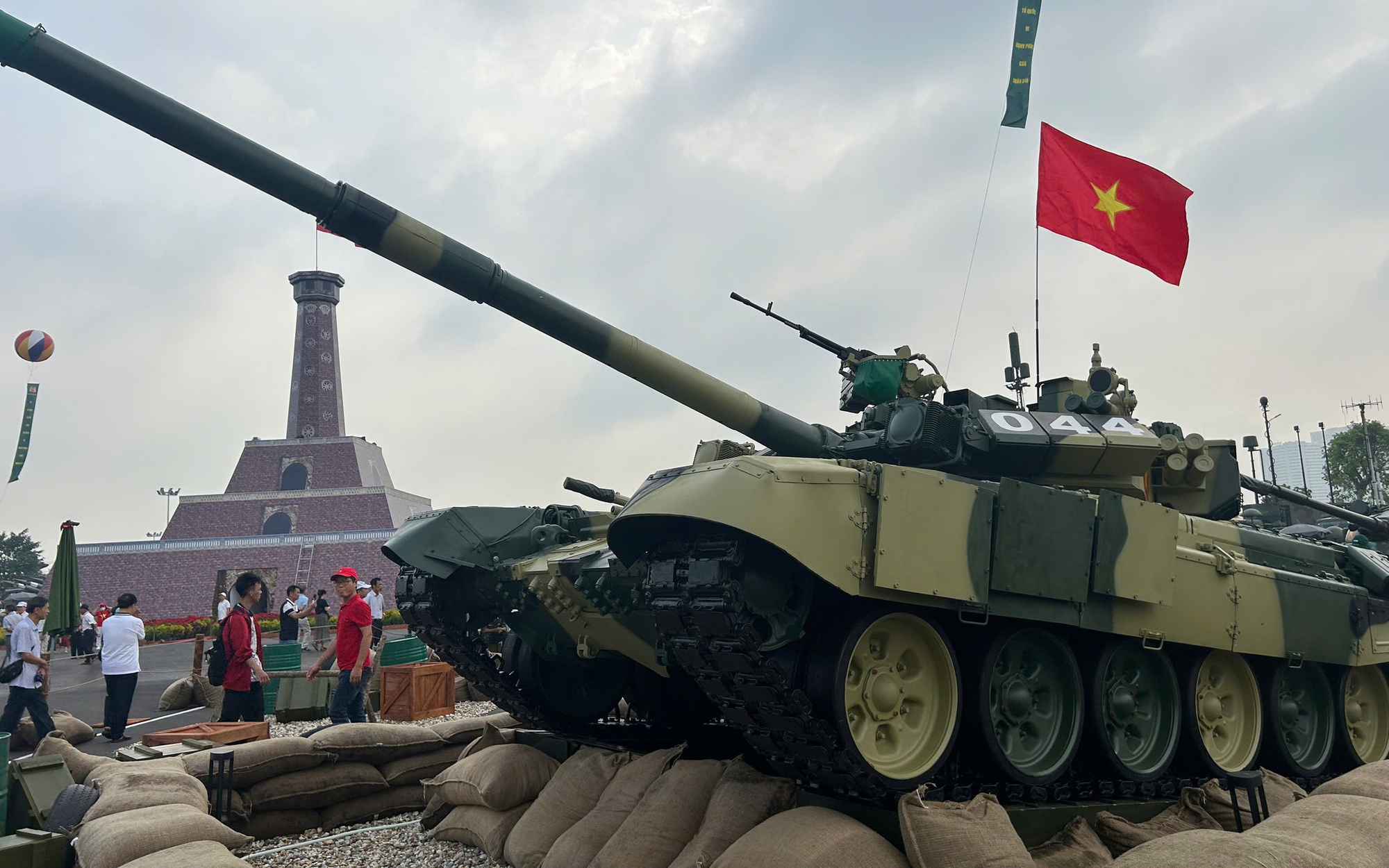Cận cảnh xe tăng T-90S hiện đại nhất của Binh chủng Tăng thiết giáp