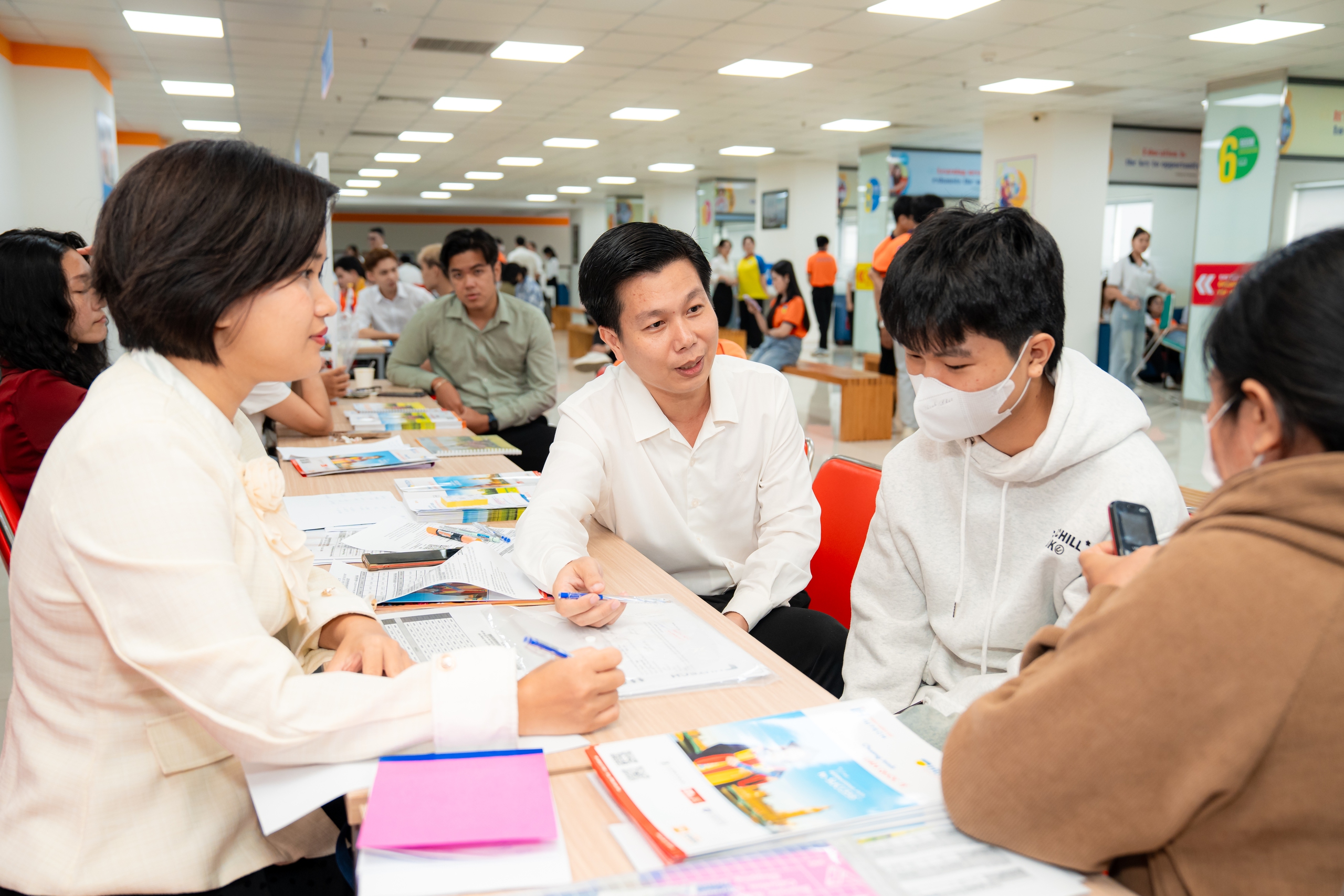 Bộ GD- ĐT gia hạn th&ecirc;m thời gian nhập học, th&iacute; sinh x&eacute;t tuyển bổ sung c&oacute; bị ảnh hưởng?- Ảnh 1.