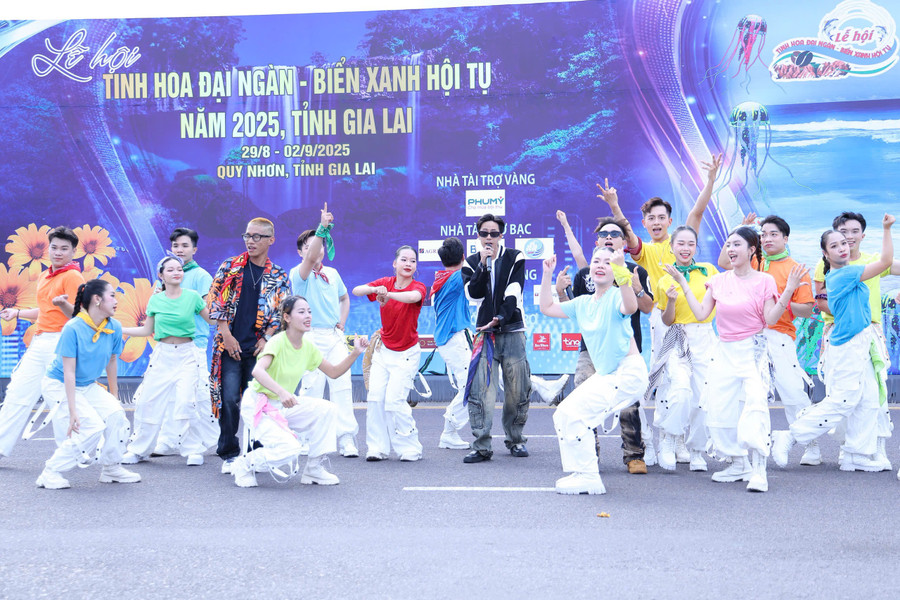 Gia Lai tưng bừng lễ hội đường phố “Sắc màu biển cả”- Ảnh 14.