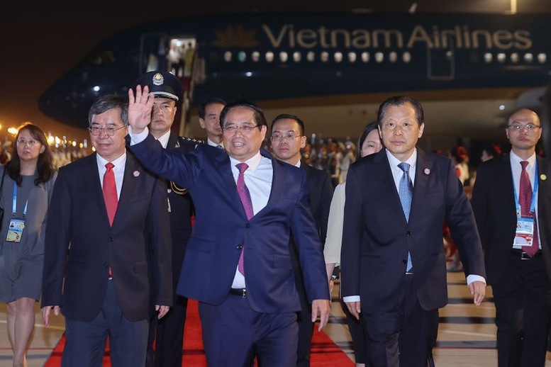 Thủ tướng Phạm Minh Ch&iacute;nh tới Thi&ecirc;n T&acirc;n, bắt đầu chuyến c&ocirc;ng t&aacute;c tại Trung Quốc- Ảnh 1.