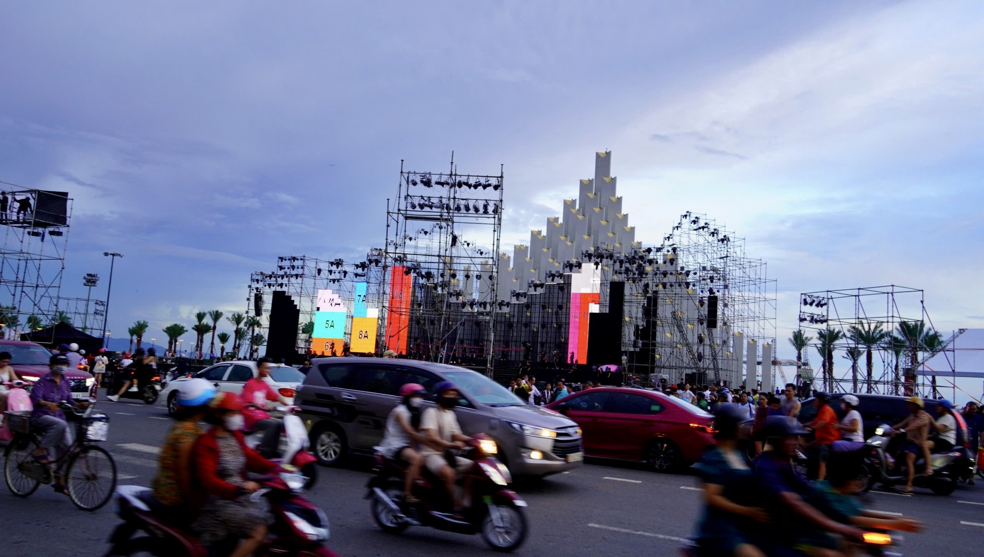 Biển Vũng T&agrave;u k&iacute;n đặc du kh&aacute;ch - Ảnh 4.