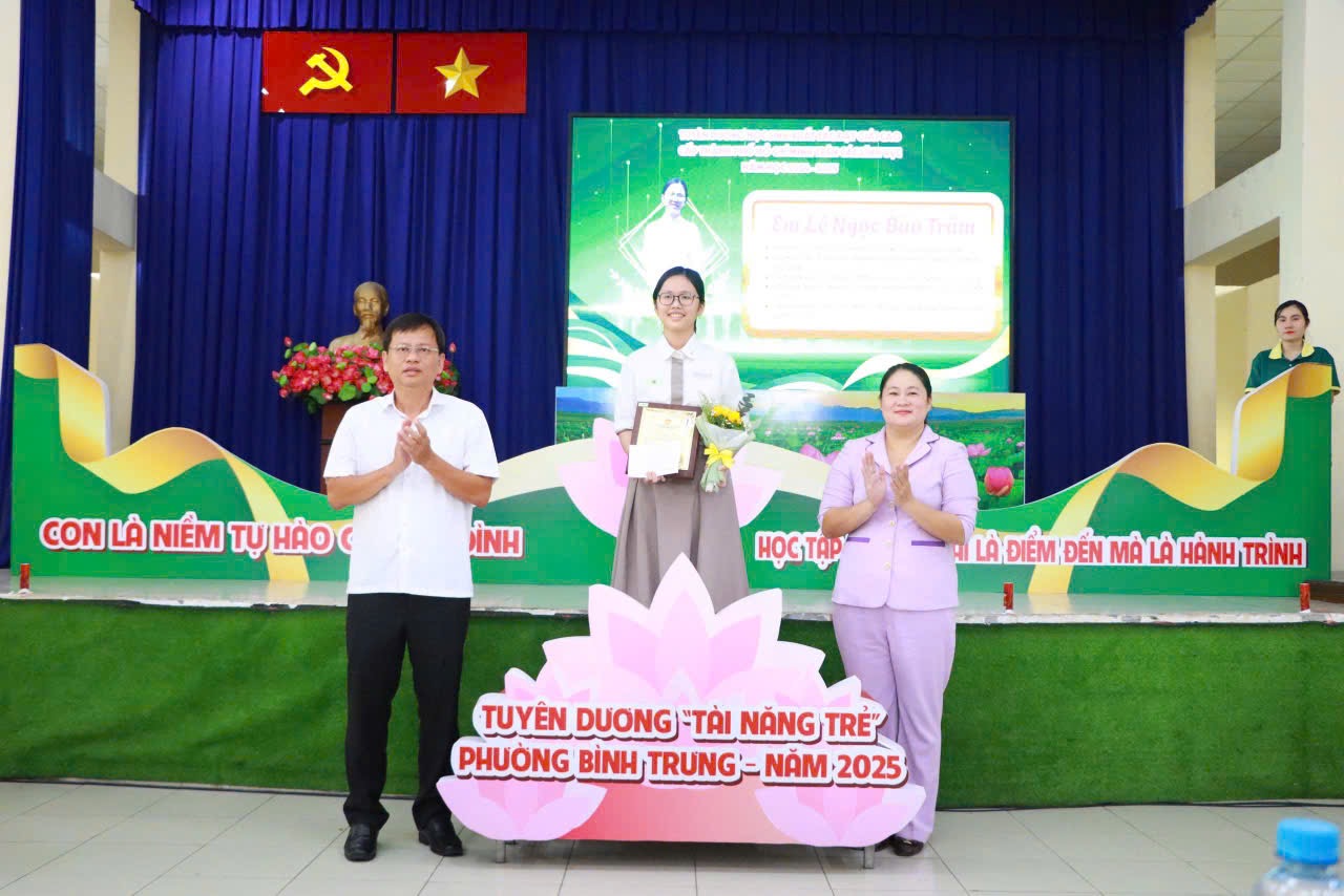 Phường B&igrave;nh Trưng trao học bổng Nguyễn Hữu Thọ năm học 2025 - 2026- Ảnh 4.