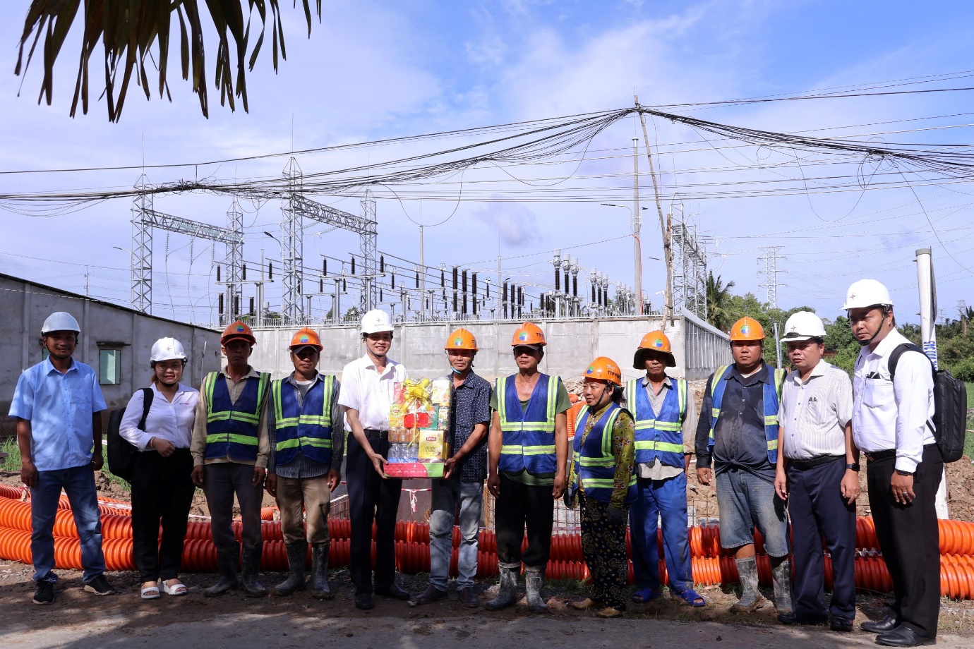 Ngành điện miền Nam xuyên lễ 2-9 trên những công trình lưới điện - Ảnh 4.