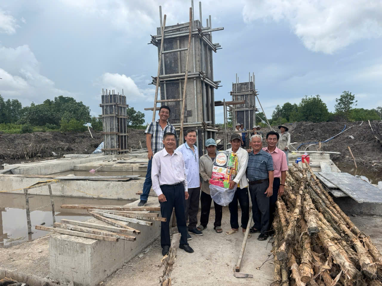 Ngành điện miền Nam xuyên lễ 2-9 trên những công trình lưới điện - Ảnh 9.