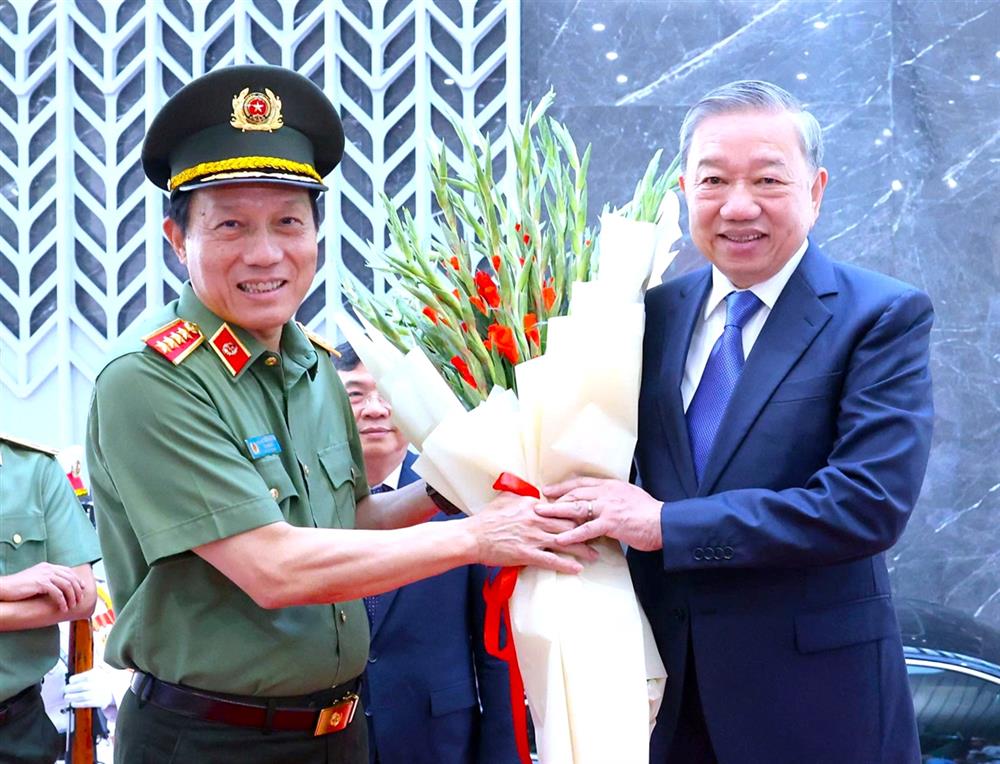 Tổng B&iacute; thư T&ocirc; L&acirc;m gặp mặt điển h&igrave;nh ti&ecirc;n tiến CAND tại Đại hội thi đua lần thứ IX - Ảnh 1.
