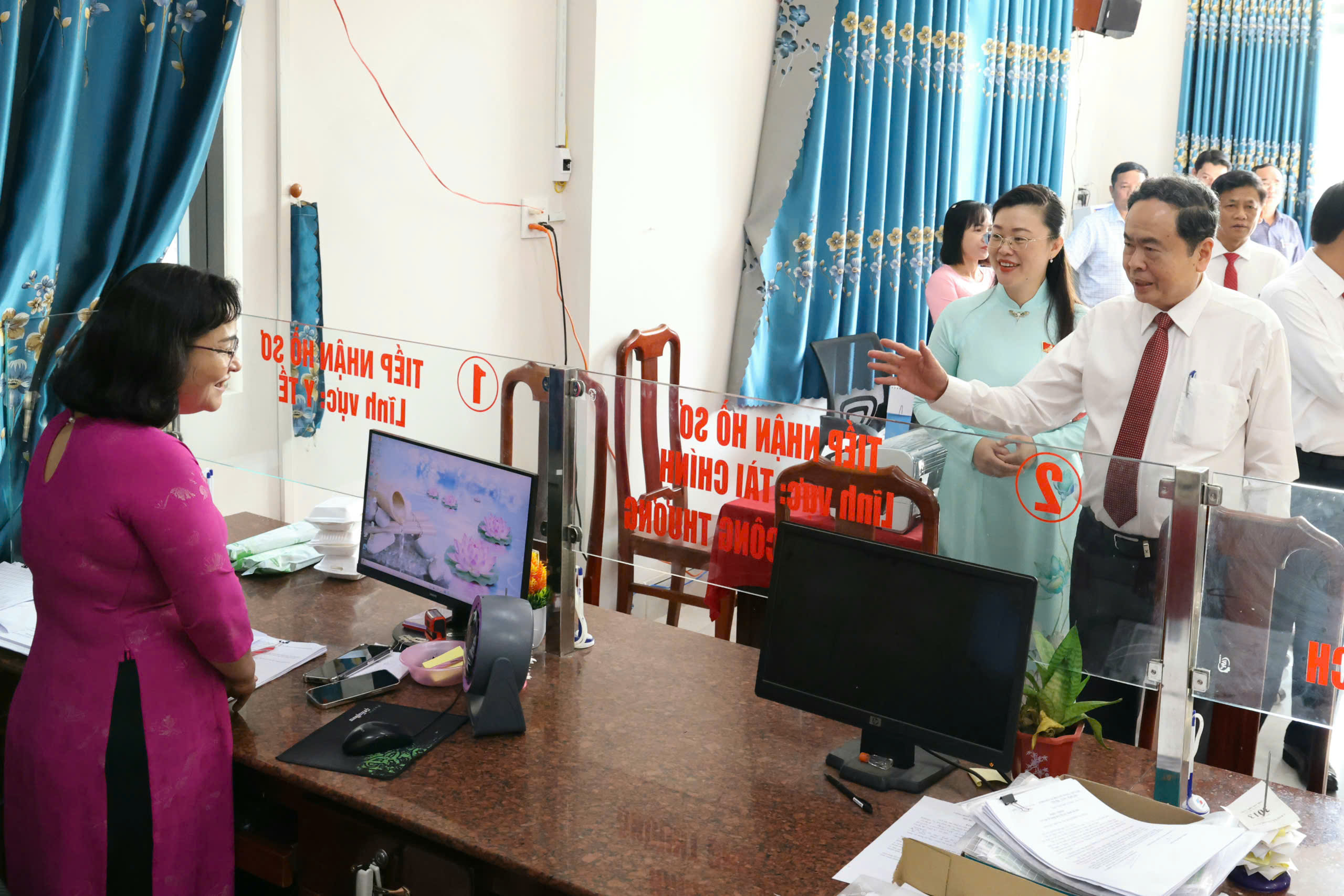 Chủ tịch Quốc hội Trần Thanh Mẫn khẳng định Chính quyền phải chủ động với người dân - Ảnh 5.
