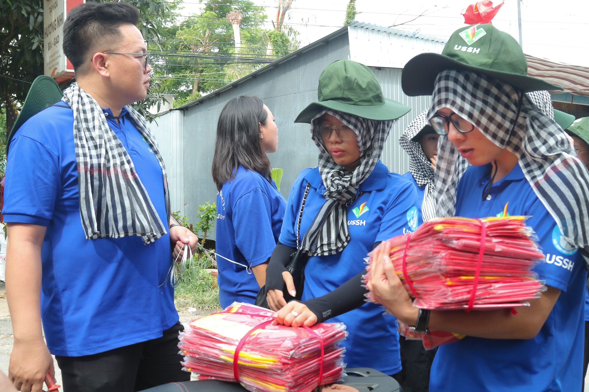 Buổi chào cờ truyền cảm hứng tại Trường Đại học Khoa học Xã hội và Nhân văn TP HCM - Ảnh 5.
