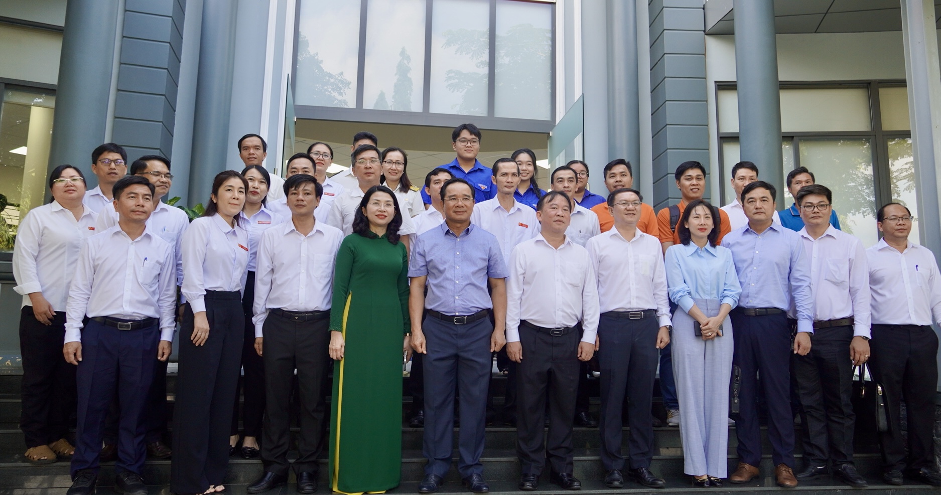 H&igrave;nh ảnh Chủ tịch UBND TP HCM khảo s&aacute;t tại Trung t&acirc;m Phục vụ h&agrave;nh ch&iacute;nh c&ocirc;ng phường B&agrave; Rịa- Ảnh 7.