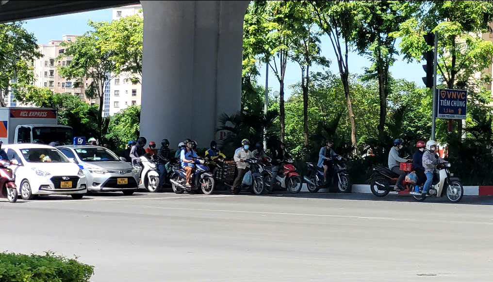Miền Bắc nắng nóng gay gắt , có nơi trên 39 độ C - Ảnh 2.