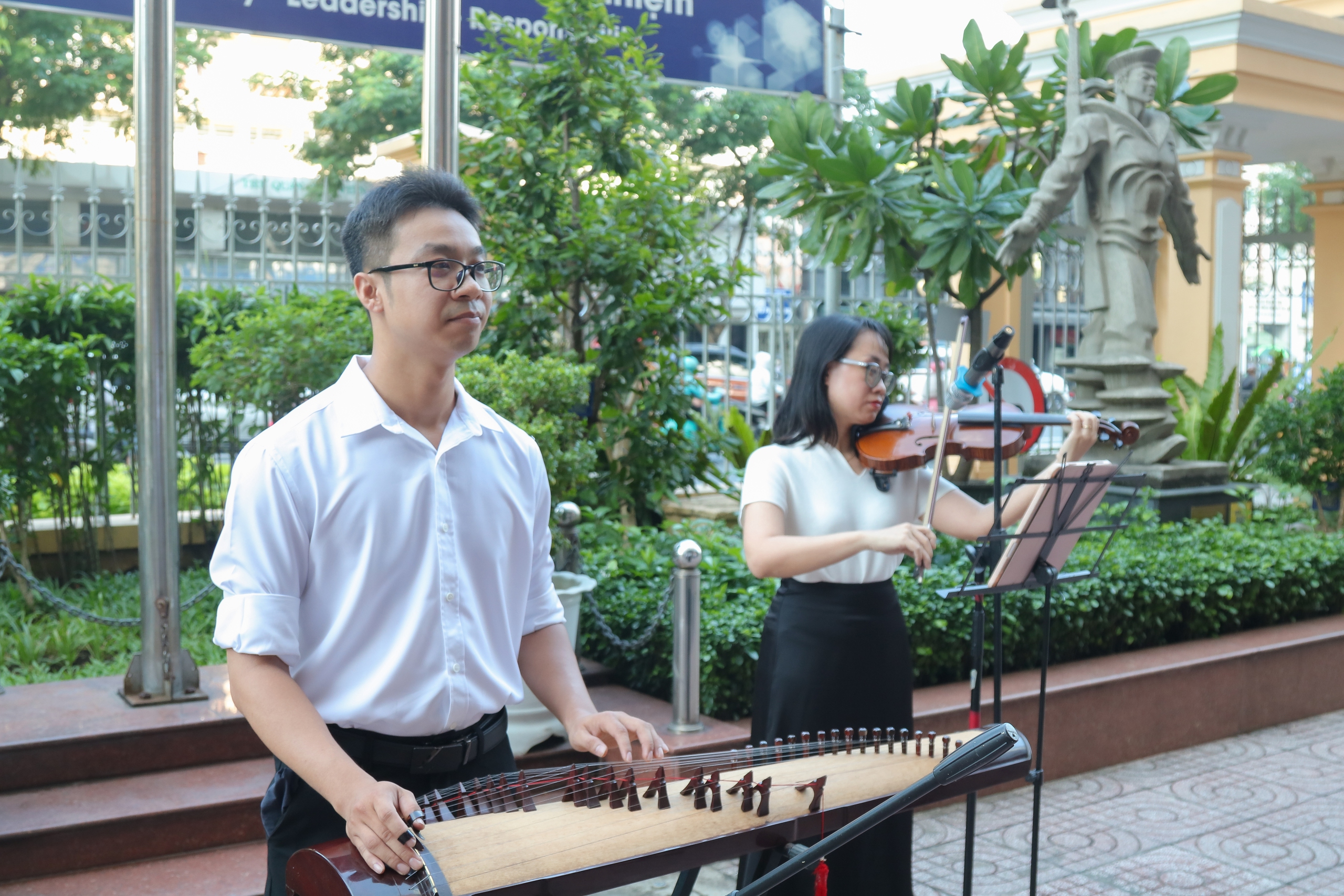 Buổi chào cờ truyền cảm hứng tại Trường Đại học Khoa học Xã hội và Nhân văn TP HCM - Ảnh 7.