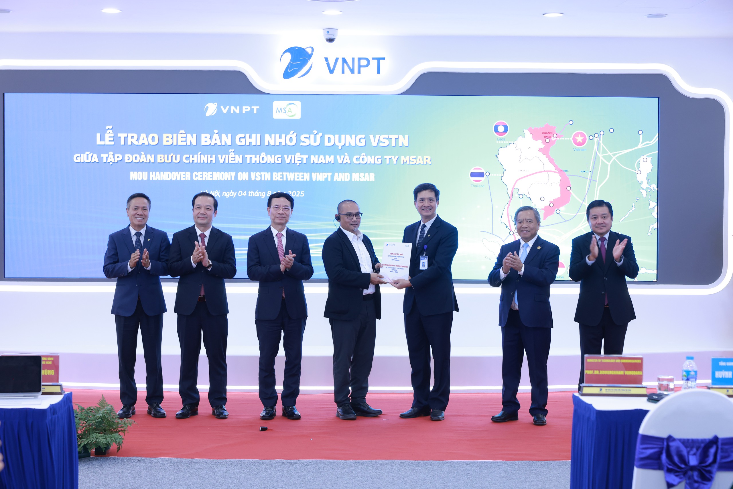 Khai th&aacute;c c&aacute;p quang đất liền VSTN: VNPT ti&ecirc;n phong l&agrave;m chủ hạ tầng kết nối từ mặt đất đến kh&ocirc;ng gian- Ảnh 2.