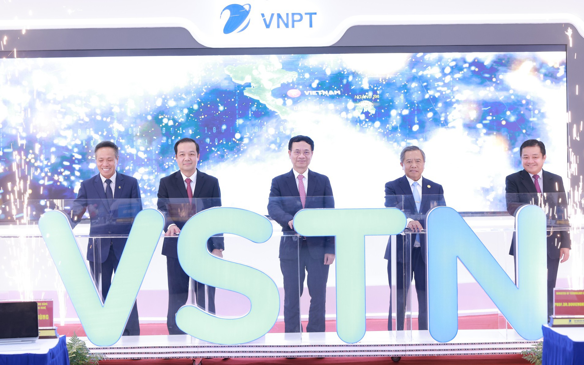 Khai thác cáp quang đất liền VSTN: VNPT tiên phong làm chủ hạ tầng kết nối từ mặt đất đến không gian