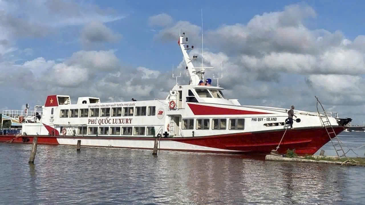 T&agrave;u cao tốc giường nằm đi Ph&uacute; Quốc tạm dừng hoạt động sau chuyến đầu ti&ecirc;n- Ảnh 2.