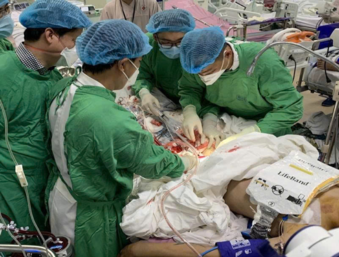 Hồi sinh tr&aacute;i tim nhiều lần ngừng đập - Ảnh 1.