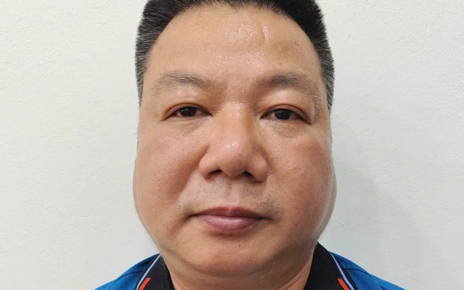 Tạm giữ hình sự tài xế đi vào làn khẩn cấp, rút chìa khóa xe khách