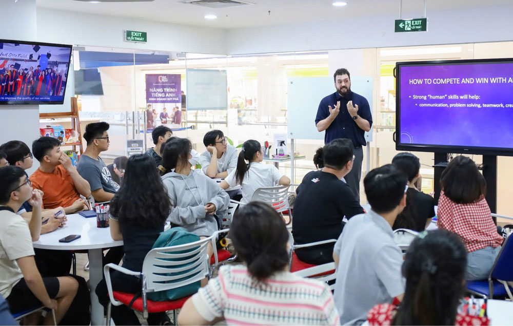 Nguy cơ giảm nh&acirc;n lực biết tiếng Anh chuy&ecirc;n s&acirc;u- Ảnh 1.