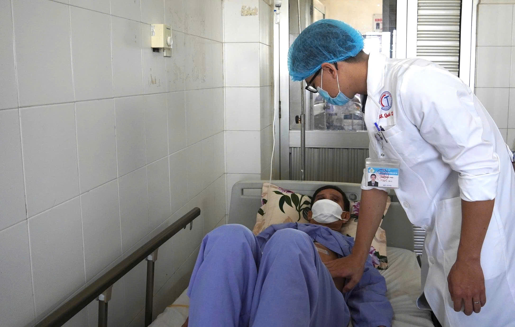 Bệnh nh&acirc;n ung thư gan đầu ti&ecirc;n ở miền T&acirc;y được phẫu thuật bằng thiết bị đặc biệt- Ảnh 3.