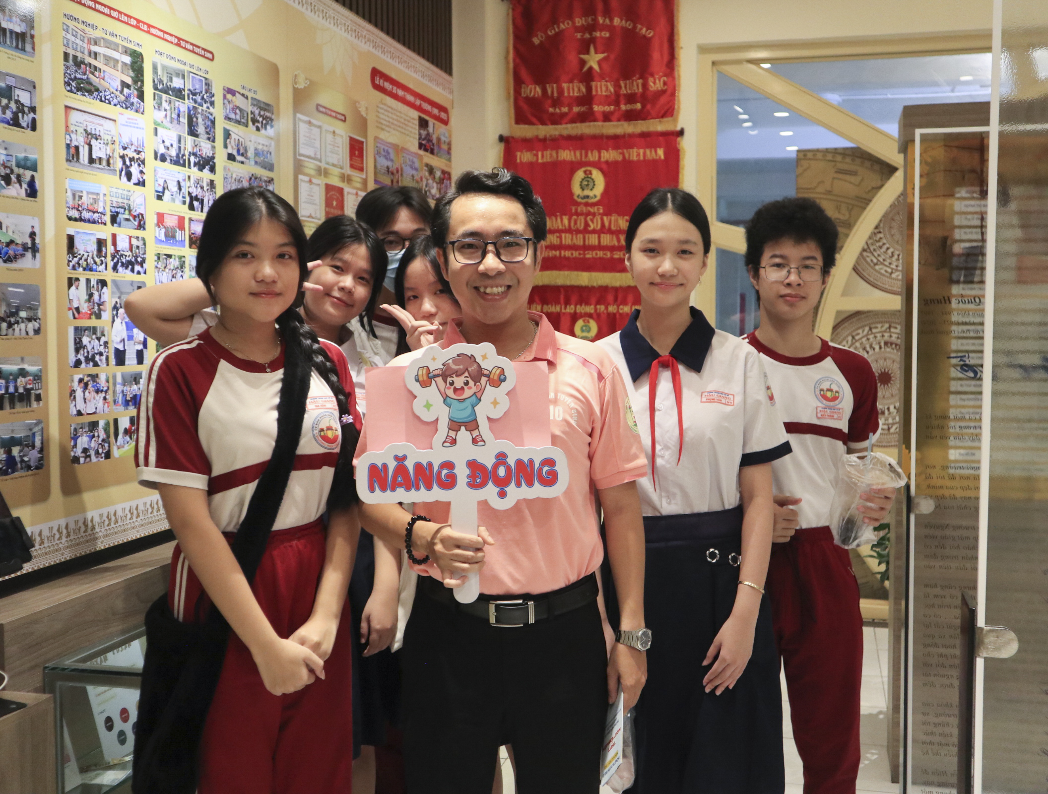 Phụ huynh ở TP HCM sốt ruột, mong tựu trường sớm để nghỉ Tết d&agrave;i hơn!- Ảnh 1.