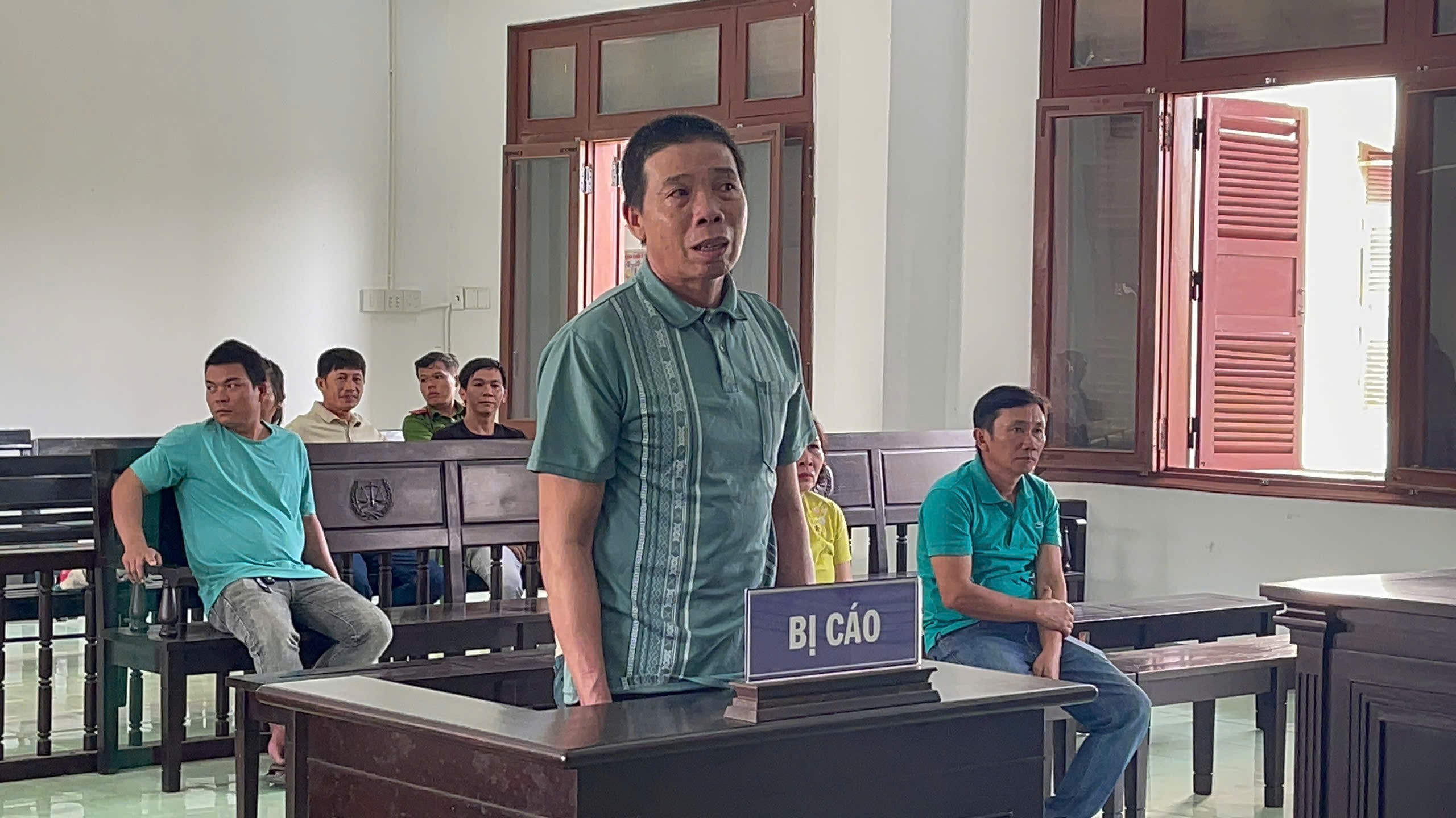 Hai n&ocirc;ng d&acirc;n m&acirc;u thuẫn khi đi lấy nước ruộng, người thương tật, kẻ đi t&ugrave;- Ảnh 1.